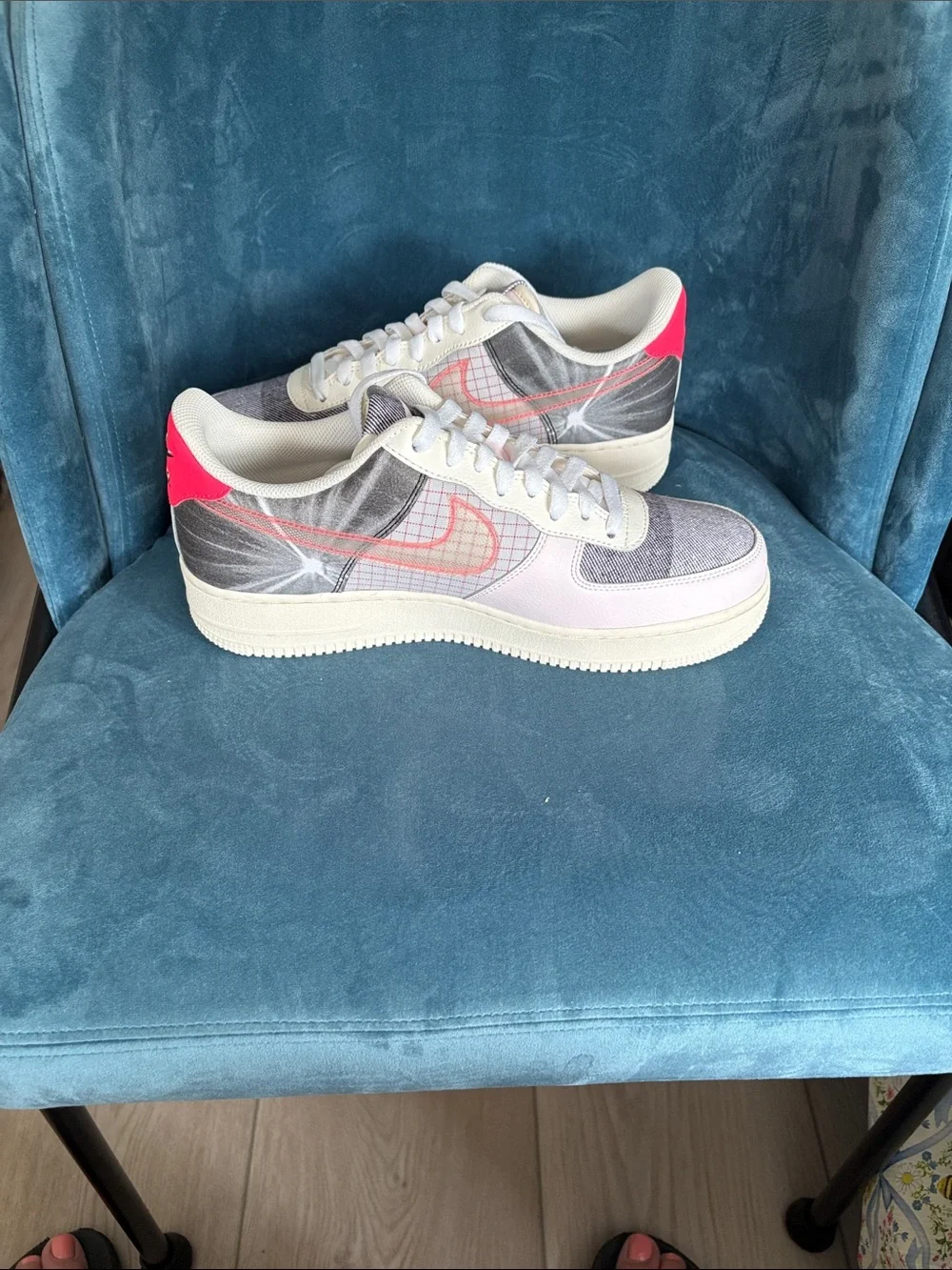 Nike air force 1 Low-Top “Zine” in Pink, Gray & White with Neon Accent size 10